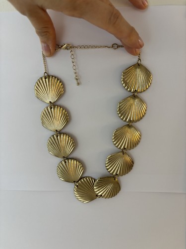 Gold row seashell necklaces - gold,